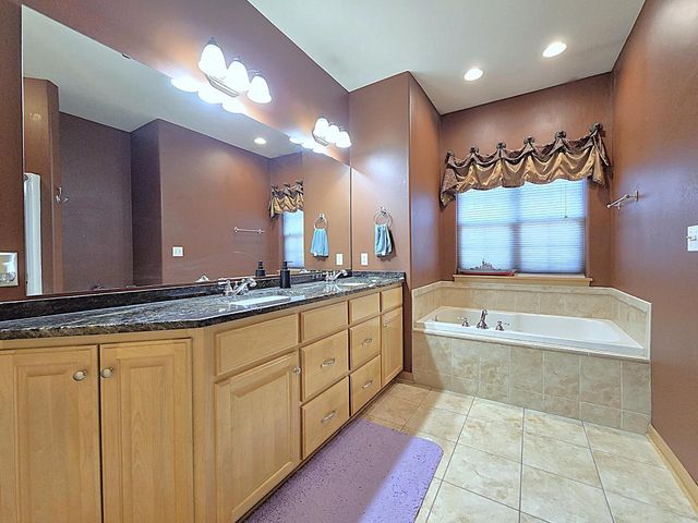 9729 W Prairie Grass WAY, Franklin, WI 53132
