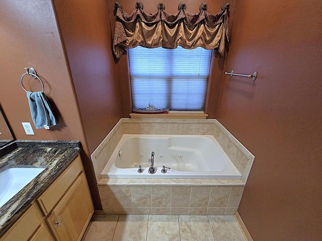 9729 W Prairie Grass WAY, Franklin, WI 53132