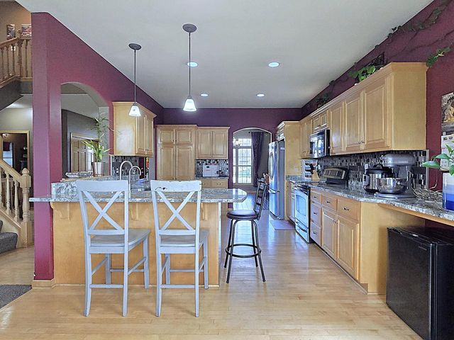 9729 W Prairie Grass WAY, Franklin, WI 53132