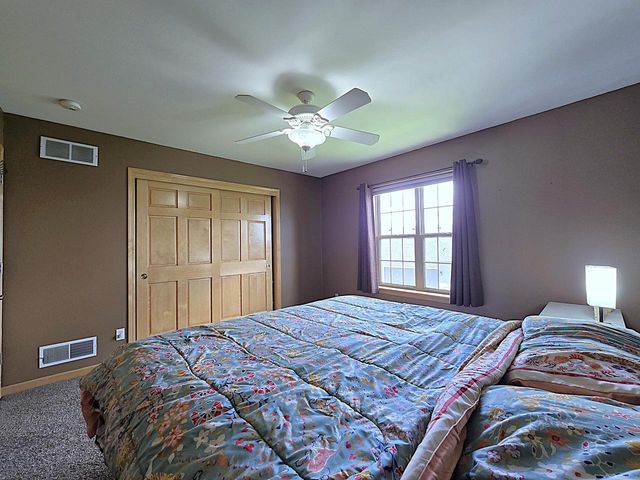9729 W Prairie Grass WAY, Franklin, WI 53132