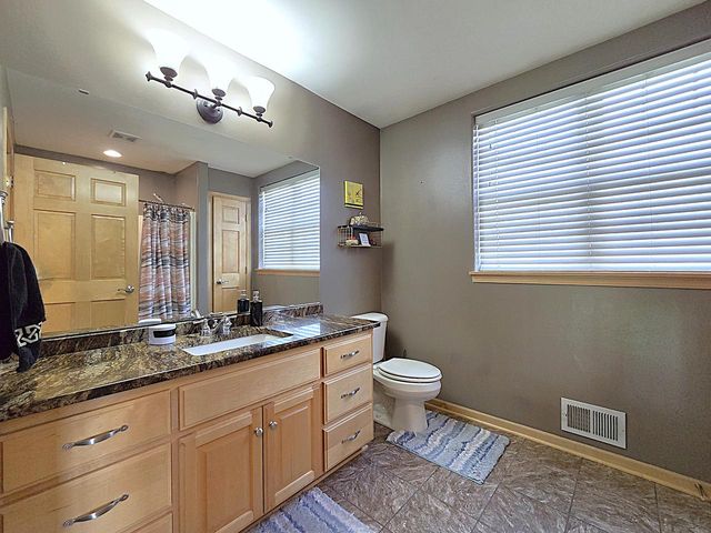 9729 W Prairie Grass WAY, Franklin, WI 53132