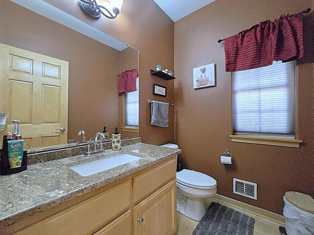 9729 W Prairie Grass WAY, Franklin, WI 53132
