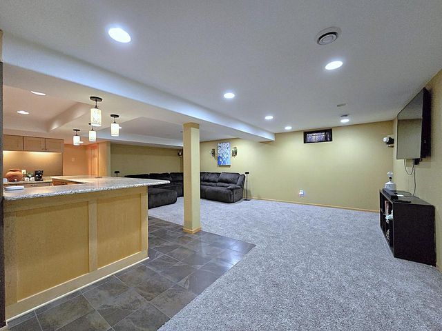 9729 W Prairie Grass WAY, Franklin, WI 53132