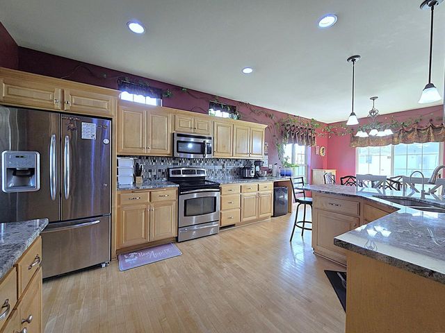 9729 W Prairie Grass WAY, Franklin, WI 53132