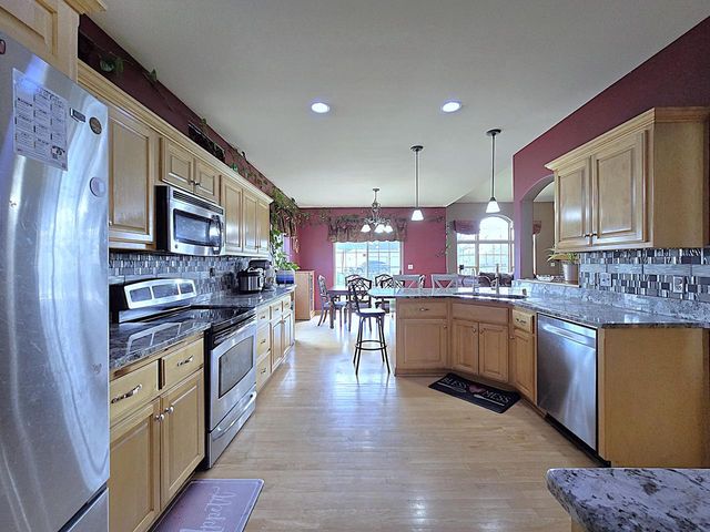 9729 W Prairie Grass WAY, Franklin, WI 53132