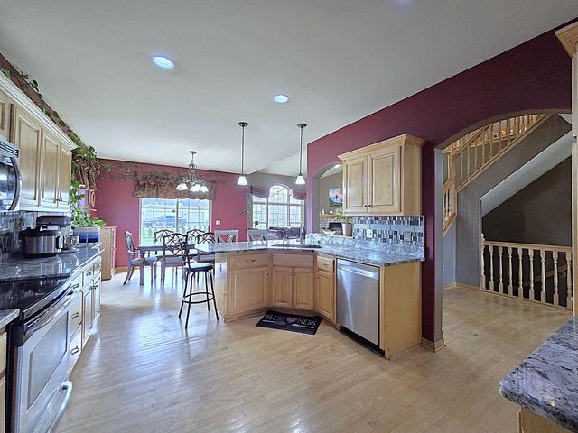 9729 W Prairie Grass WAY, Franklin, WI 53132