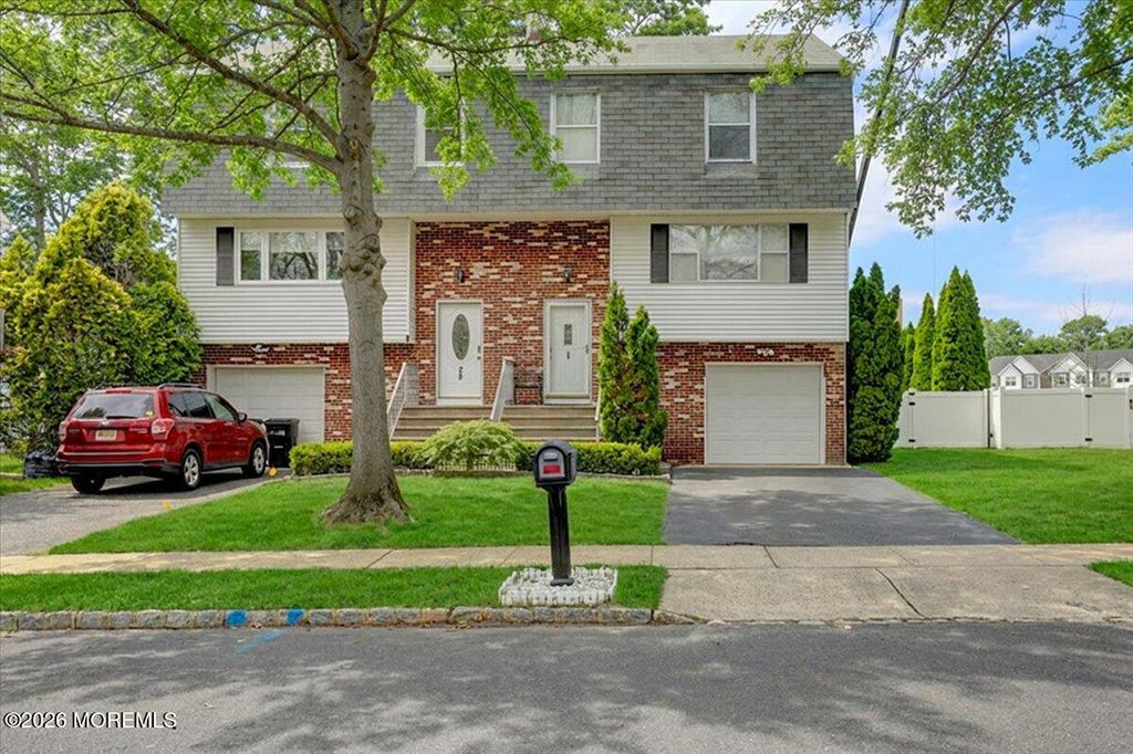 30 Dortmunder Drive, Manalapan, NJ 07726