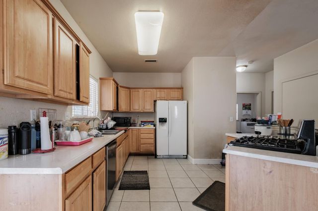 7250 Radha Dr, Sacramento, CA 95828
