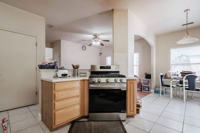 7250 Radha Dr, Sacramento, CA 95828