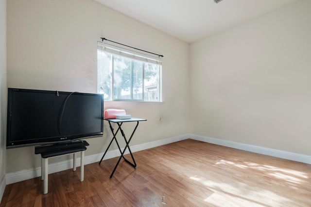 7250 Radha Dr, Sacramento, CA 95828