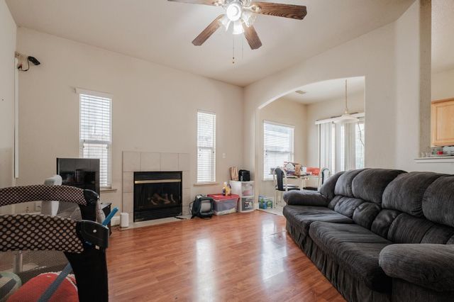 7250 Radha Dr, Sacramento, CA 95828