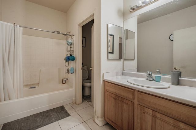 7250 Radha Dr, Sacramento, CA 95828