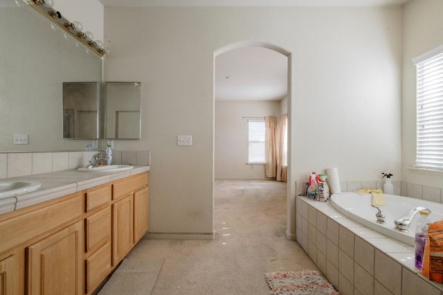 7250 Radha Dr, Sacramento, CA 95828