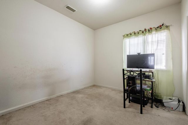 7250 Radha Dr, Sacramento, CA 95828