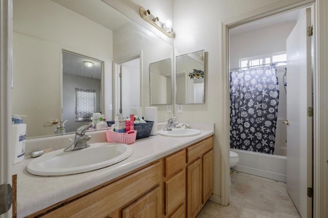 7250 Radha Dr, Sacramento, CA 95828