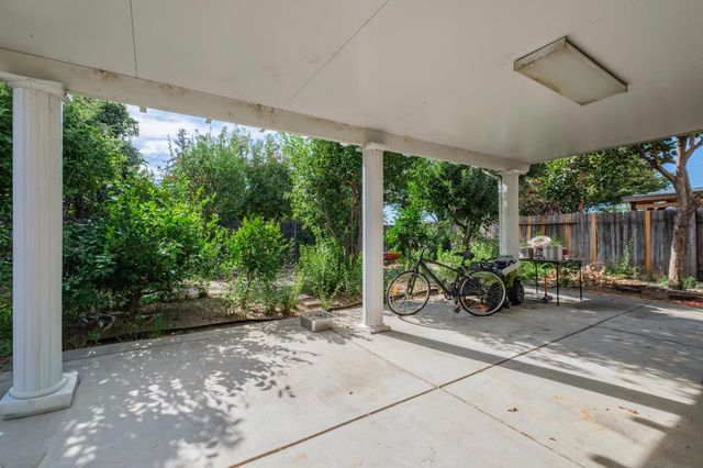 7250 Radha Dr, Sacramento, CA 95828