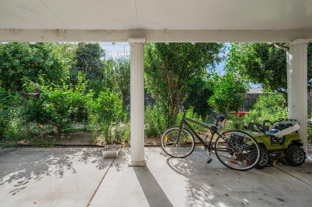 7250 Radha Dr, Sacramento, CA 95828