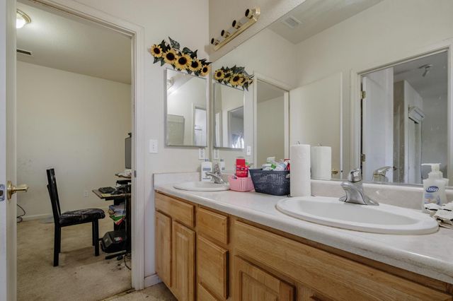7250 Radha Dr, Sacramento, CA 95828