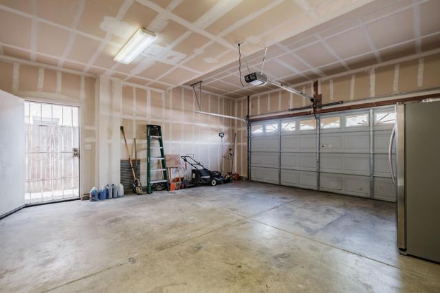 7250 Radha Dr, Sacramento, CA 95828
