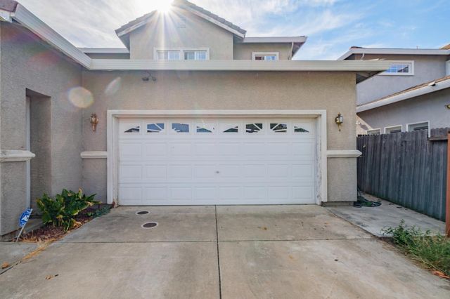 7250 Radha Dr, Sacramento, CA 95828