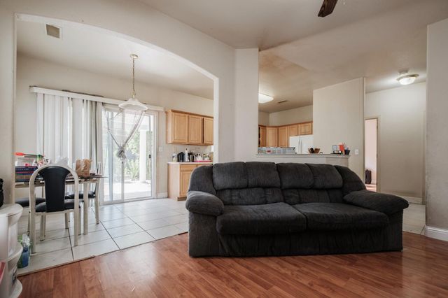 7250 Radha Dr, Sacramento, CA 95828