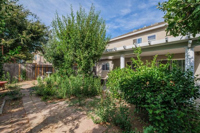 7250 Radha Dr, Sacramento, CA 95828