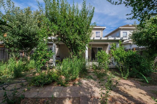 7250 Radha Dr, Sacramento, CA 95828