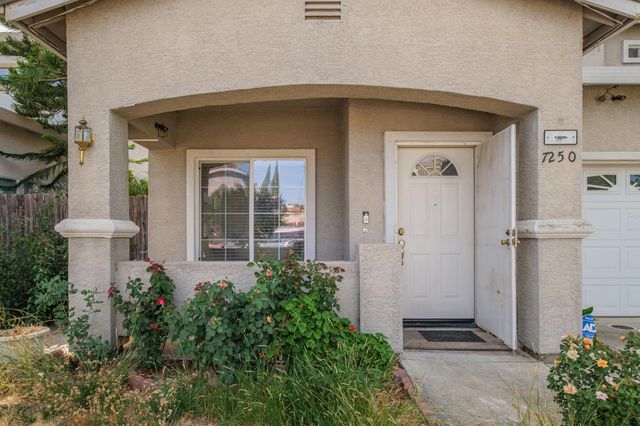 7250 Radha Dr, Sacramento, CA 95828