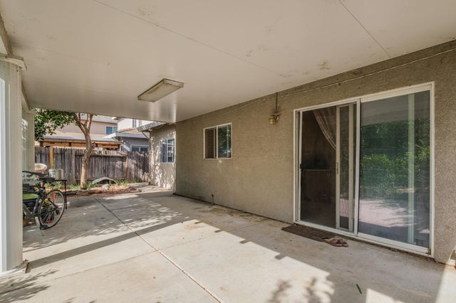 7250 Radha Dr, Sacramento, CA 95828