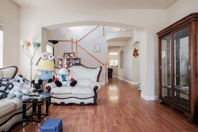 7250 Radha Dr, Sacramento, CA 95828