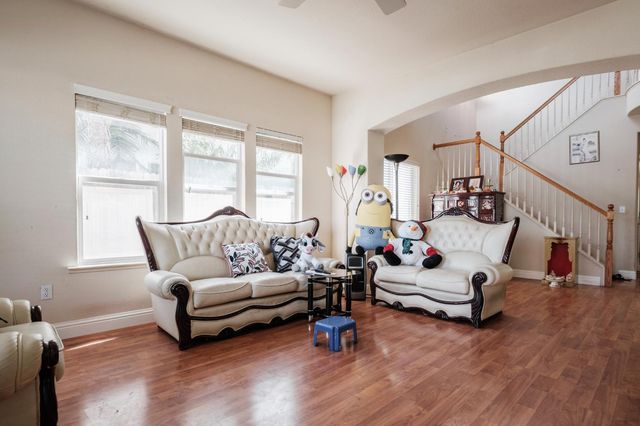 7250 Radha Dr, Sacramento, CA 95828
