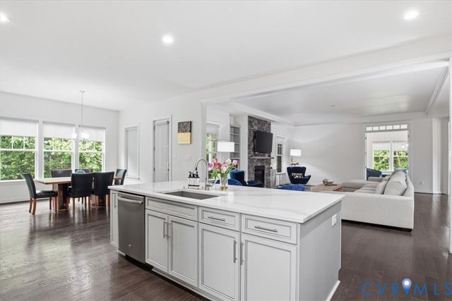 1501 Bluewater Ter, Chester, VA 23836