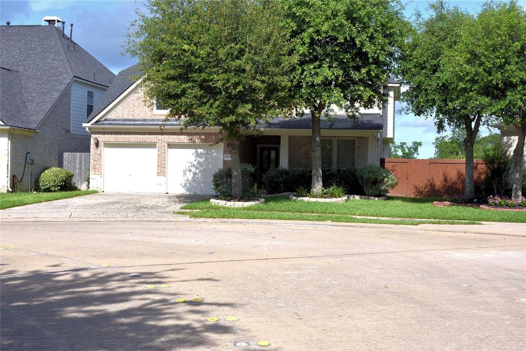 5106 Autumn Rose Lane, Sugar Land, TX 77479