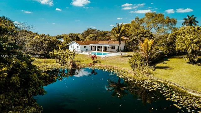 11030 SW 42nd Court, Davie, FL 33328