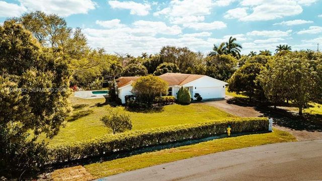 11030 SW 42nd Court, Davie, FL 33328