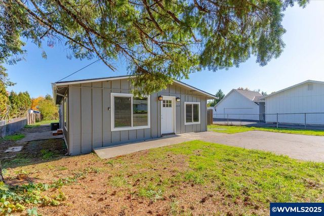 204 S 3Rd St, Carlton, OR 97111