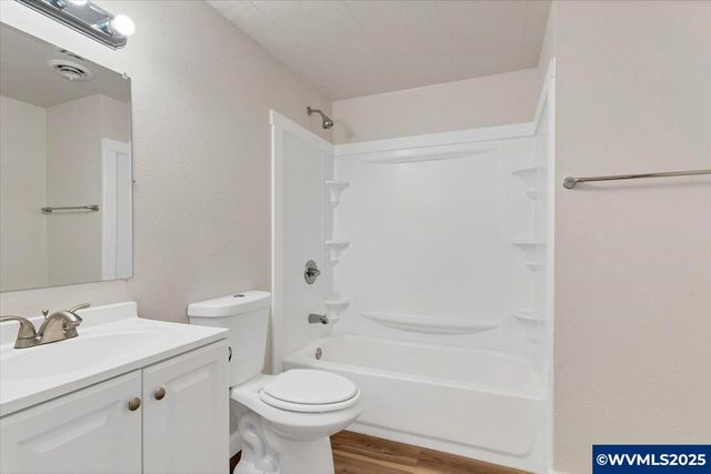 204 S 3Rd St, Carlton, OR 97111