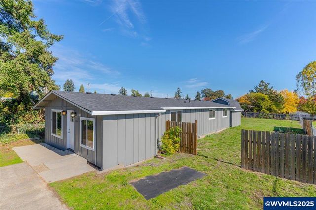 204 S 3Rd St, Carlton, OR 97111