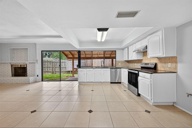 15815 Ironside Creek, Houston, TX 77053