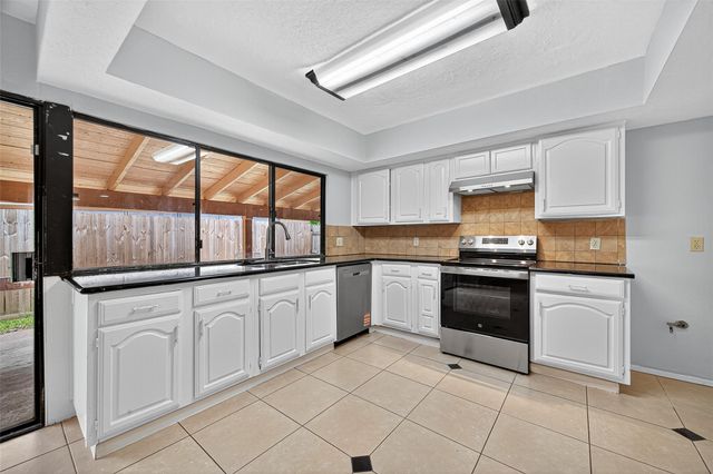 15815 Ironside Creek, Houston, TX 77053