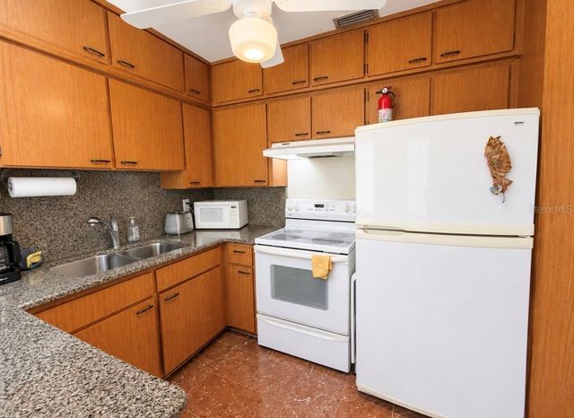 1006 GULF ROAD, Tarpon Springs, FL 34689