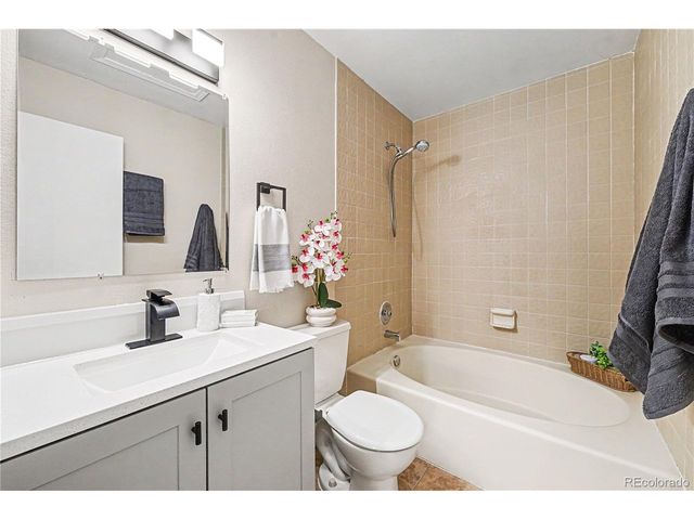 8225 E Fairmount Dr 9-201, Denver, CO 80247