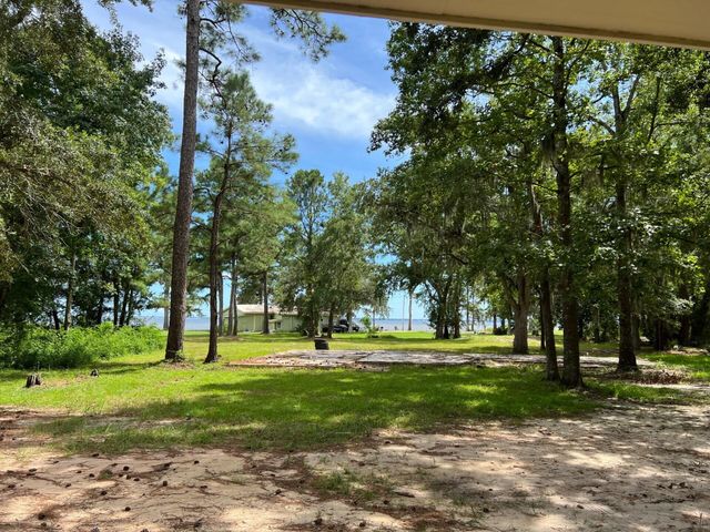 35 Bay Breeze Drive, Freeport, FL 32439