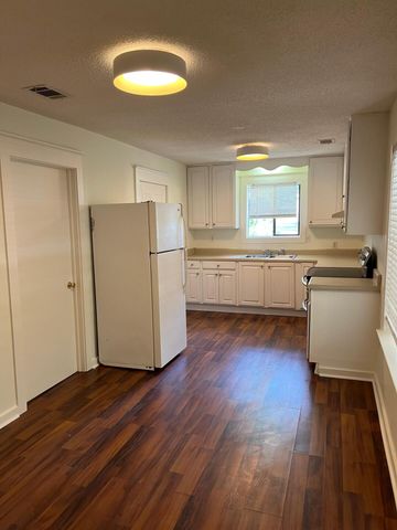 35 Bay Breeze Drive, Freeport, FL 32439