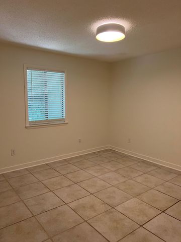 35 Bay Breeze Drive, Freeport, FL 32439