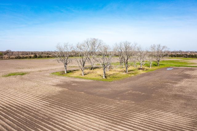 000 County Road 613, Dayton, TX 77535