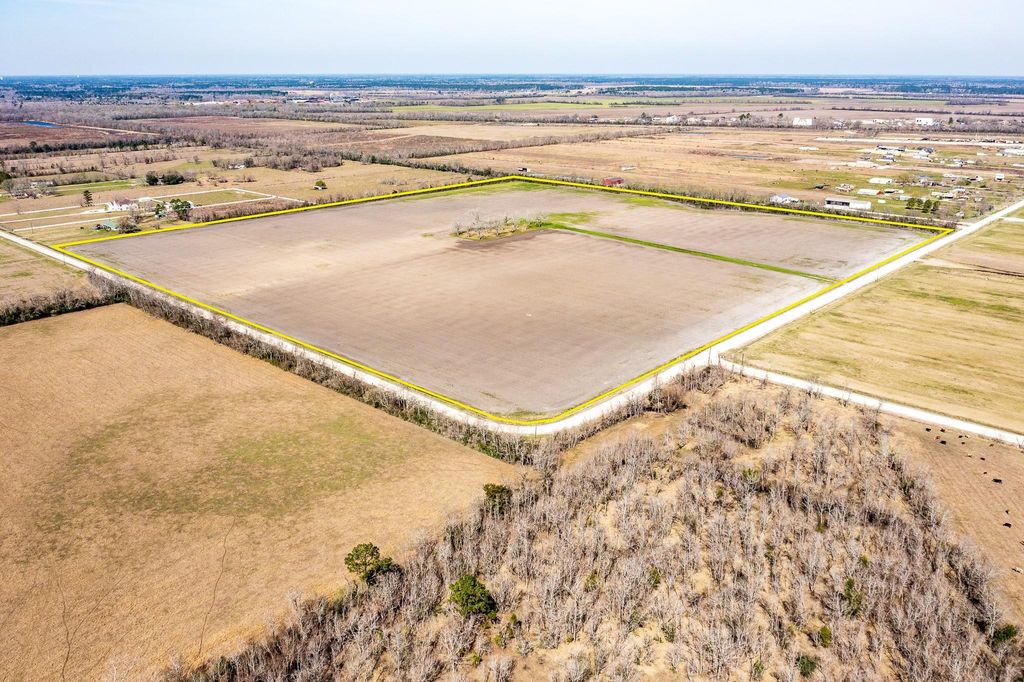 000 County Road 613, Dayton, TX 77535