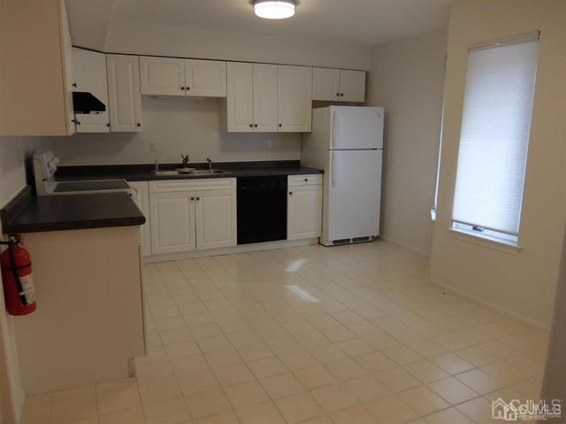 35 Sayre Drive, Plainsboro, NJ 08540
