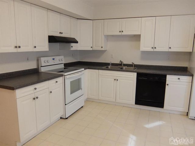 35 Sayre Drive, Plainsboro, NJ 08540