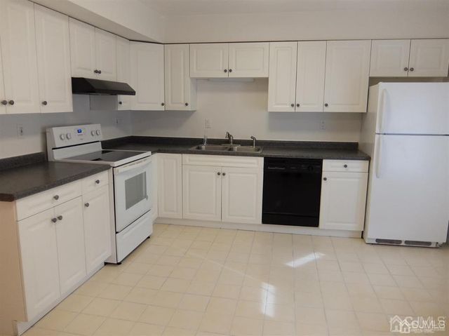 35 Sayre Drive, Plainsboro, NJ 08540